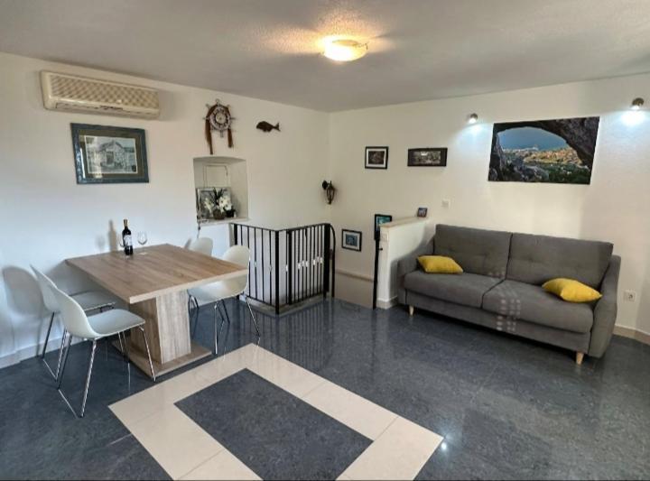 Apartmani Dalmacija Brela Bagian luar foto
