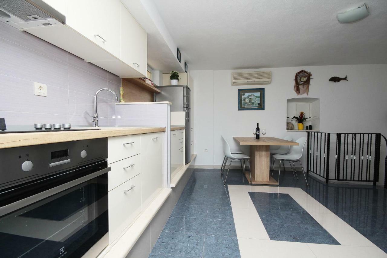 Apartmani Dalmacija Brela Bagian luar foto