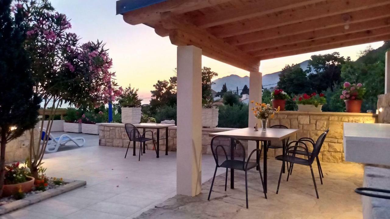 Apartmani Dalmacija Brela Bagian luar foto