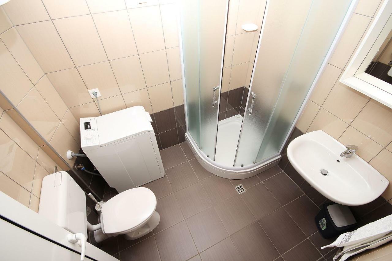 Apartmani Dalmacija Brela Bagian luar foto