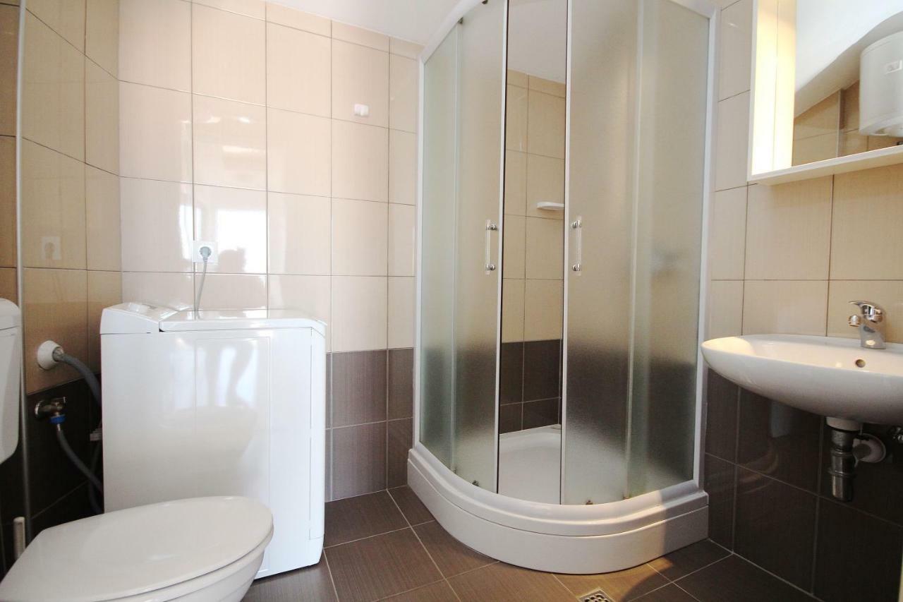 Apartmani Dalmacija Brela Bagian luar foto