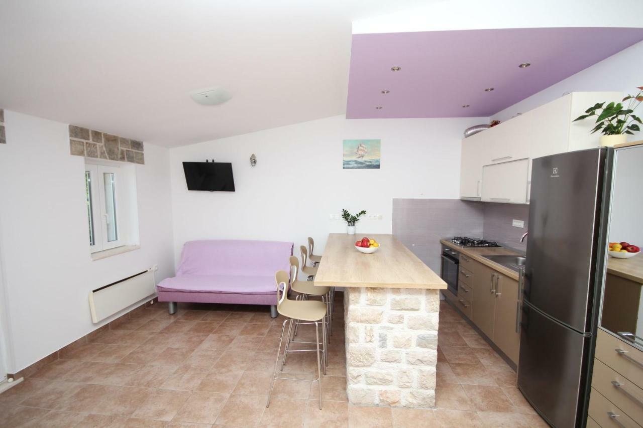 Apartmani Dalmacija Brela Bagian luar foto